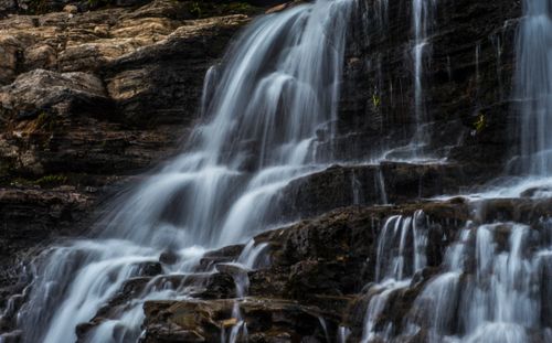 Free Beautiful scenery of a cascading waterfall over rocky terrain in Tennessee. Stock Photo