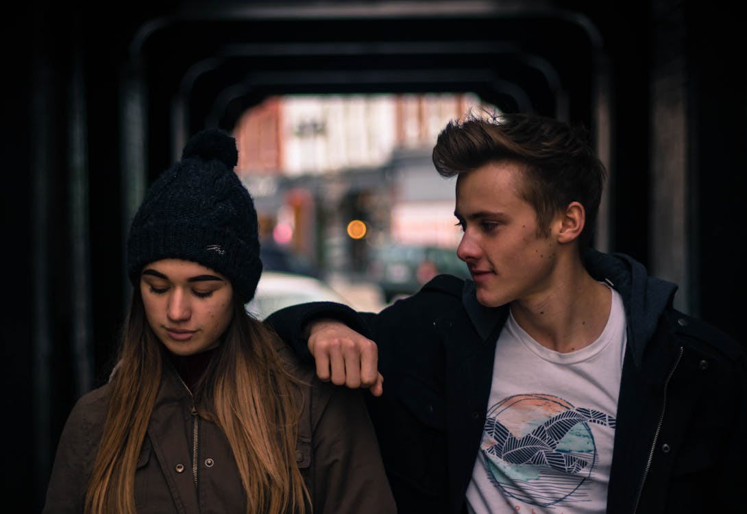 Free Young Couple in City at Night Stock Photo