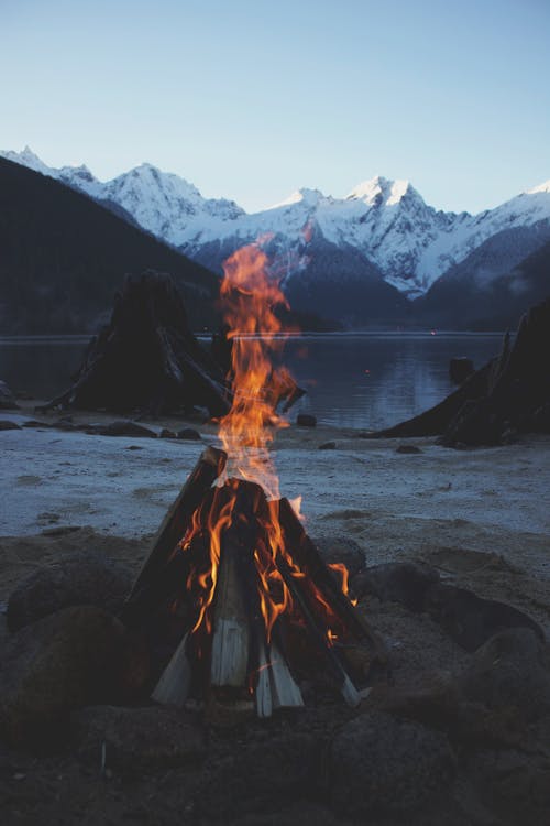 Безкоштовне стокове фото на тему «багаття, вогонь, гора»