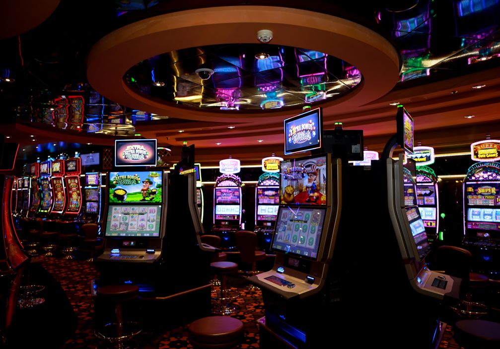 Online Casino: Spielautomaten und Live-Spiele im Überblick