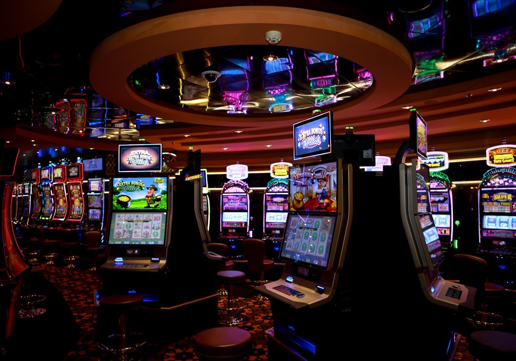 Online Casino: Spielautomaten und Live-Spiele im Überblick