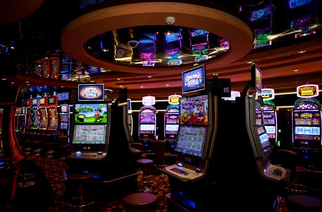 Online Casino: Spielautomaten und Live-Spiele im Überblick