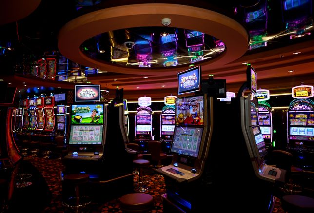 Online Casino: Spielautomaten und Live-Spiele im Überblick