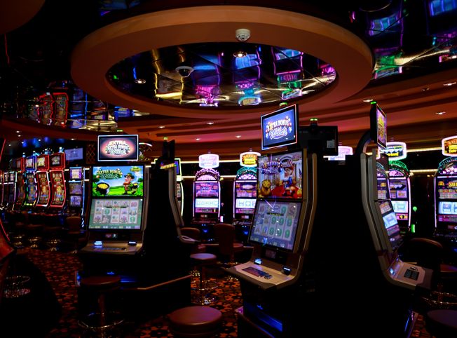 Online Casino: Spielautomaten und Live-Spiele im Überblick