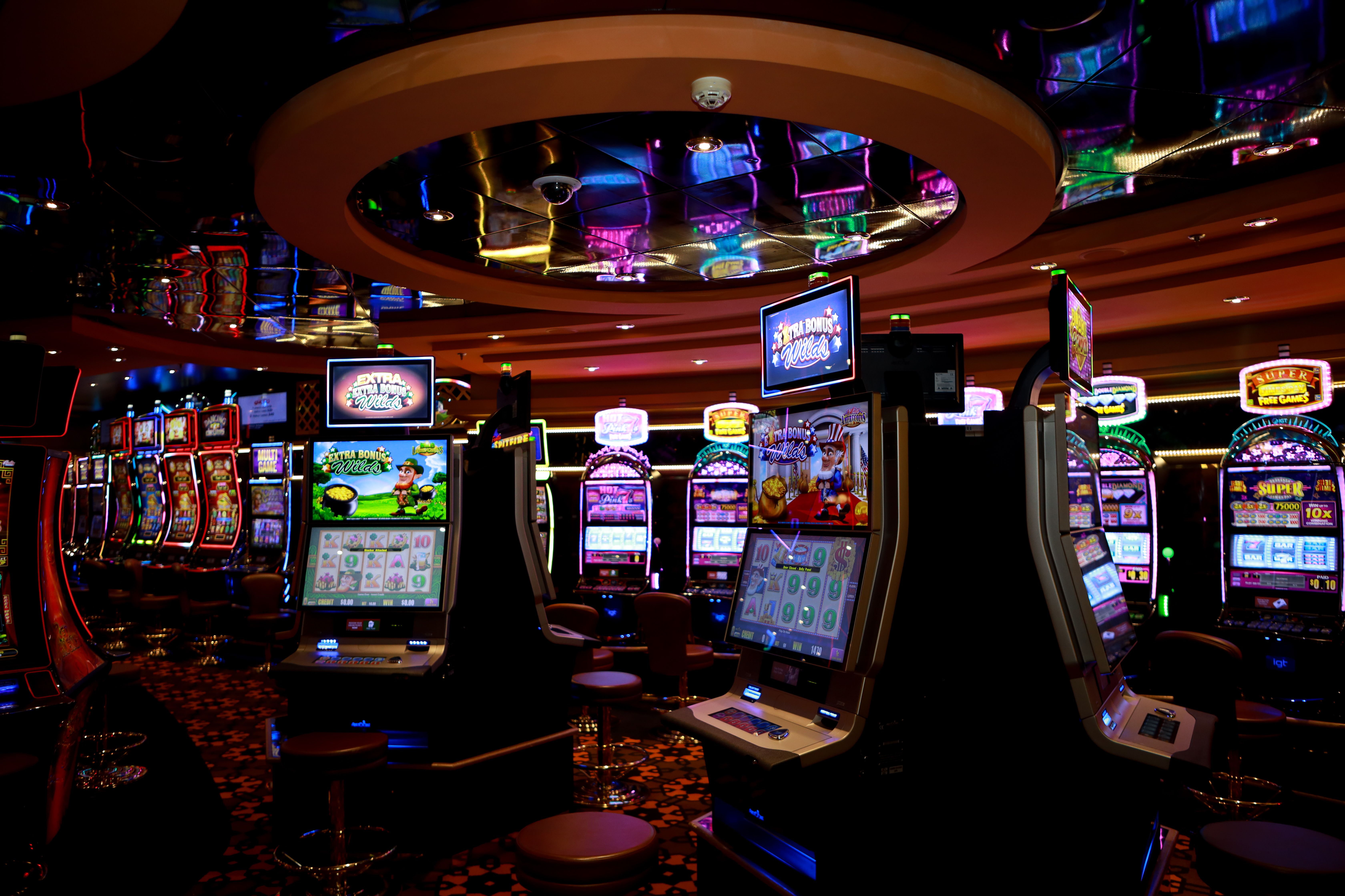 Which casinos support crypto for slots using Megaways game mechanics?