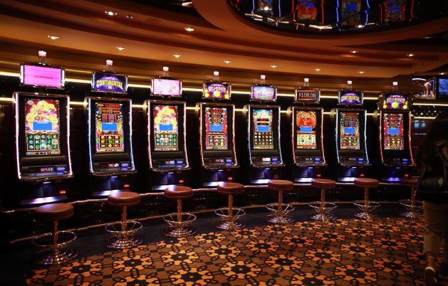 Online Casino: Spielautomaten und Live-Spiele im Überblick