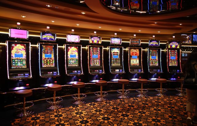 Online Casino: Spielautomaten und Live-Spiele im Überblick
