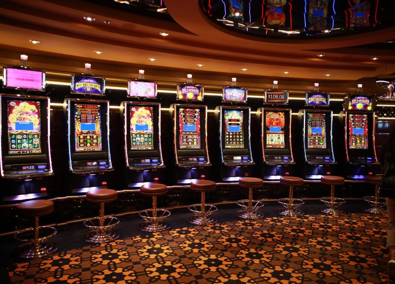 Online Casino: Spielautomaten und Live-Spiele im Überblick