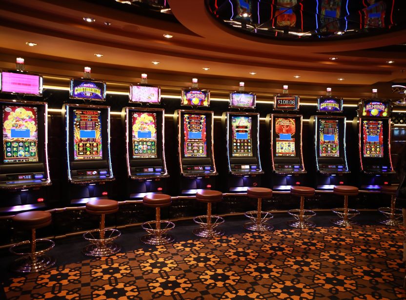 Online Casino: Spielautomaten und Live-Spiele im Überblick