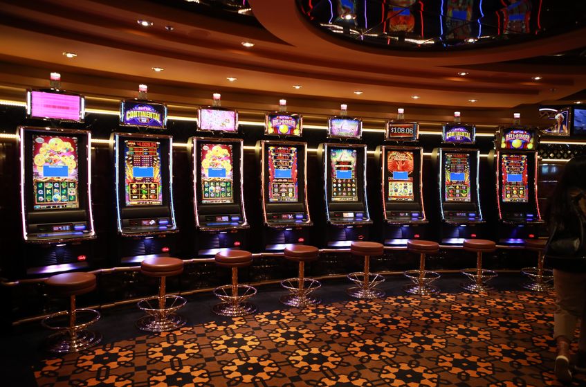 Online Casino: Spielautomaten und Live-Spiele im Überblick
