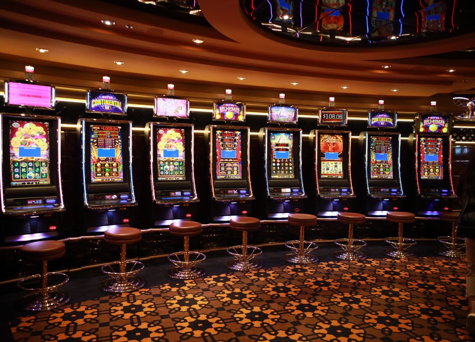 Online Casino: Spielautomaten und Live-Spiele im Überblick