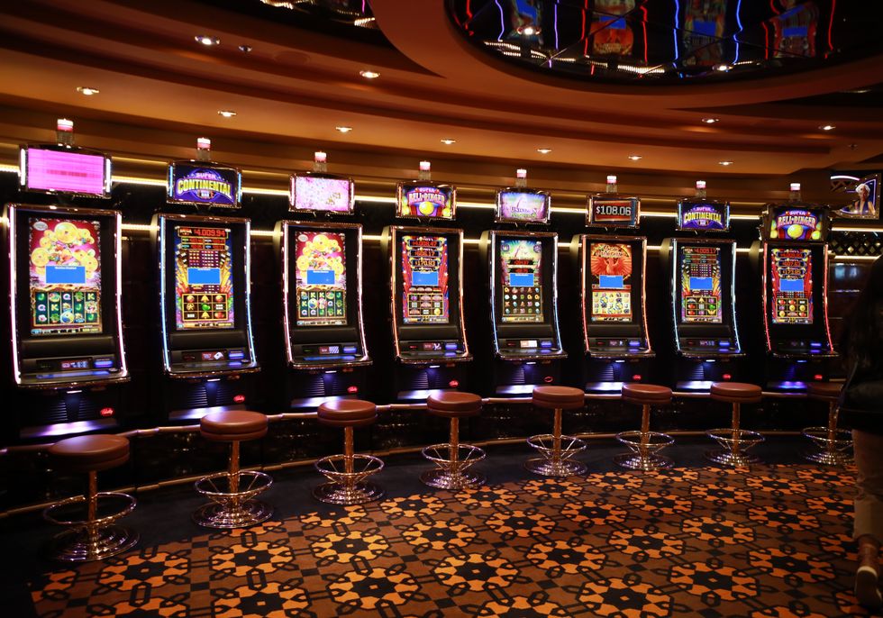Online Casino: Spielautomaten und Live-Spiele im Überblick
