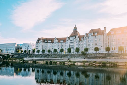 Foto d'estoc gratuïta de arquitectura, davant del mar, edifici