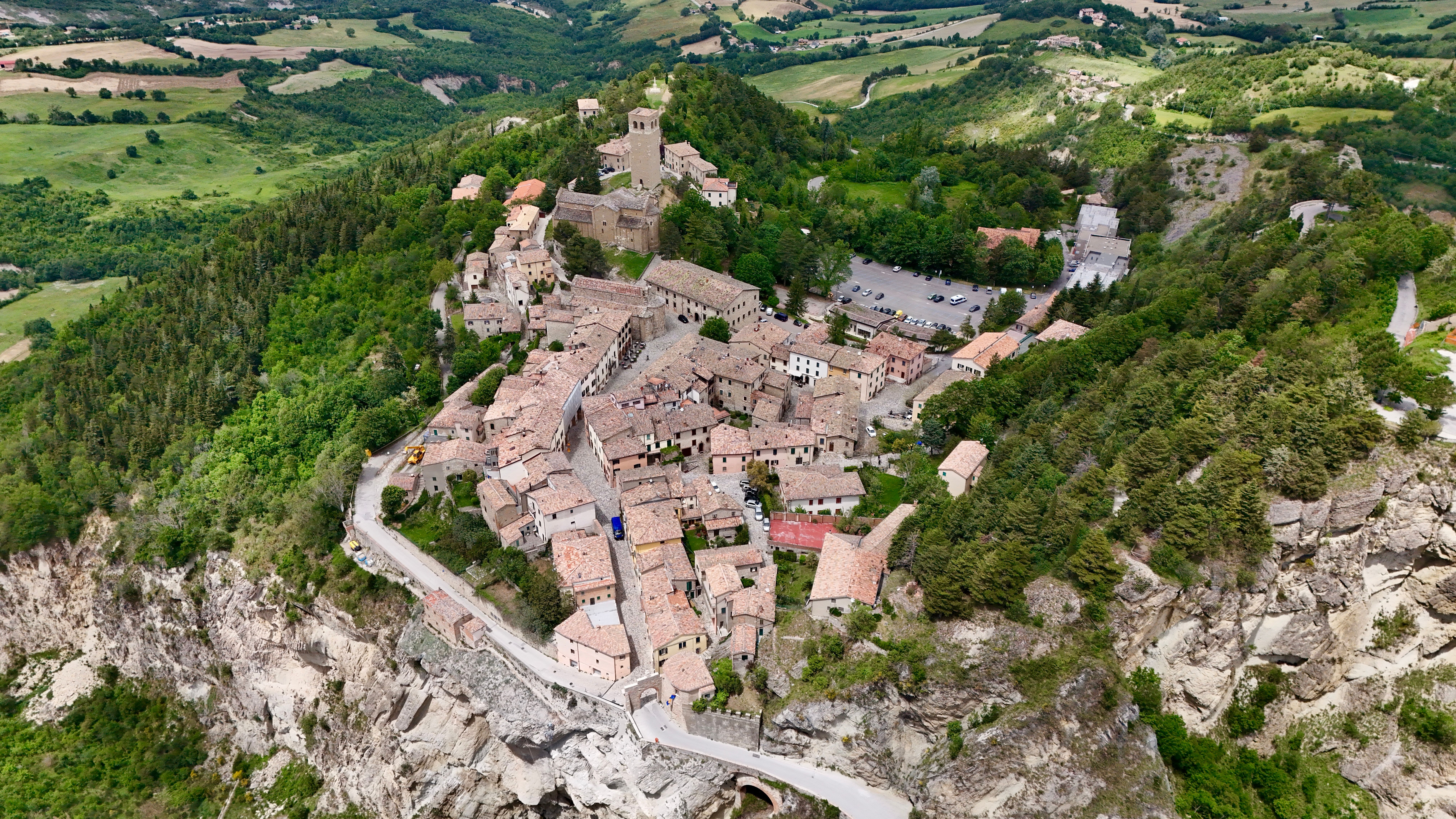 Aerial Photography of a Town in the Mountains · Free Stock Photo