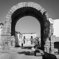 Halloway Square Arch, photo by Joao Aldeia on Pexels