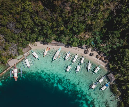 Photo Vue De Dessus De Bateaux à Moteur Sur La Plage