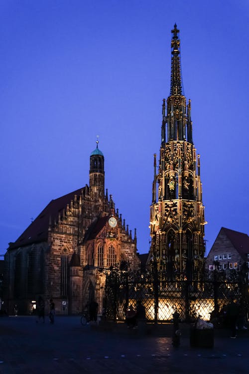 Immagine gratuita di città di notte, frauenkirche, norimberga