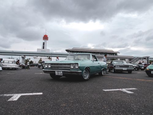 Free Vintage cars gather at an outdoor event, showcasing retro style and automotive history. Stock Photo