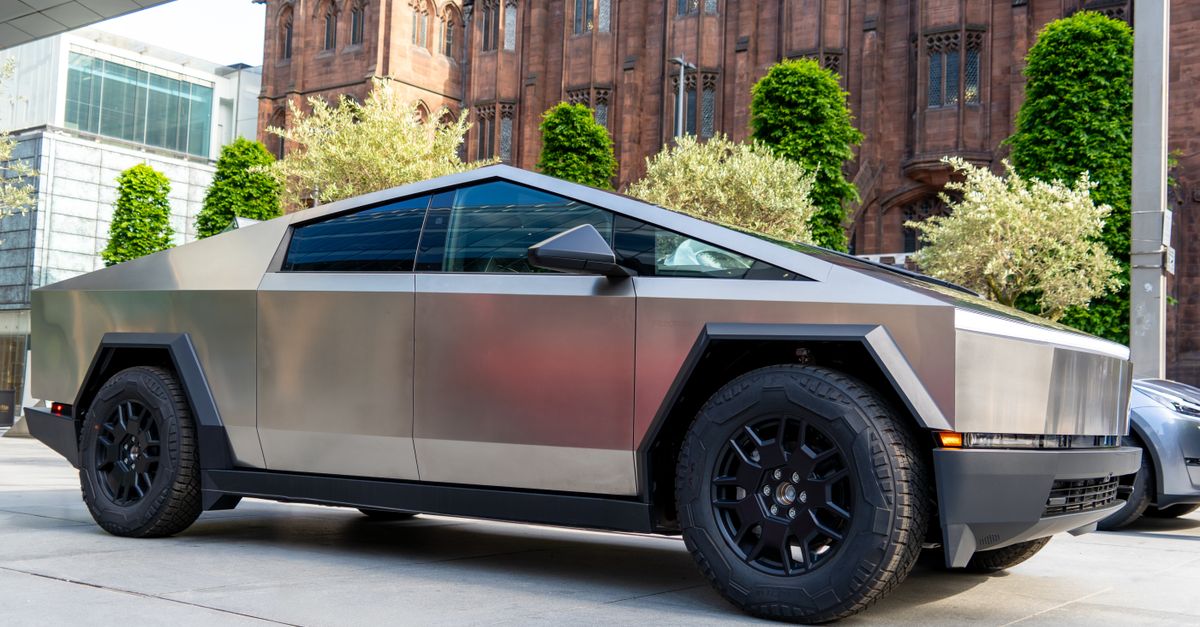Slate electric pickup truck vehicle