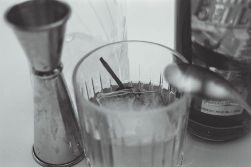 Immagine gratuita di bianco e nero, campana bourbon delle navi, cocktial