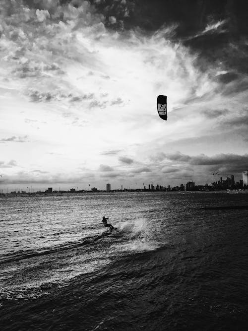 Foto De Persona Surfeando En El Mar