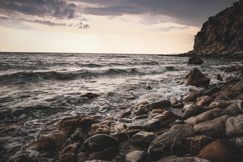 A rocky shoreline with waves crashing on the rocks