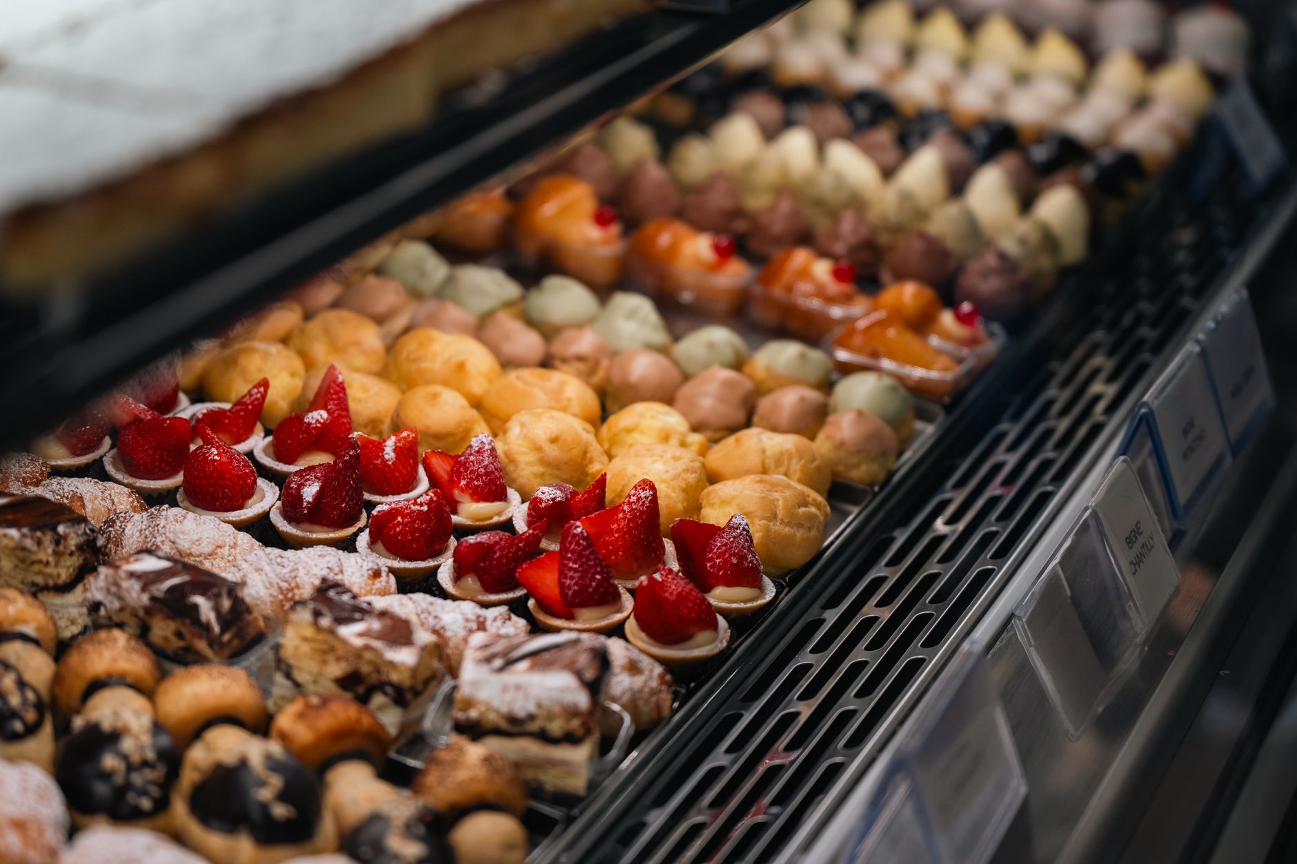 How Social Media Trends Are Transforming Commercial Dessert Menus