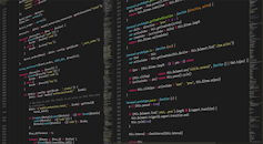 屏幕上显示着文本编辑器中的编程代码特写视图