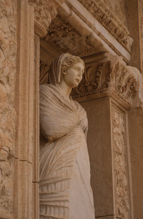 Wallpaper of statue in Celsus Library in Ephesus ancient city in İzmir Türkiye