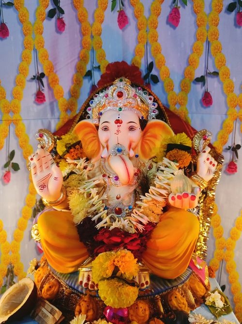 Free Colorful sculpture of Lord Ganesh adorned with flowers during a festival in Mumbai, India. Stock Photo