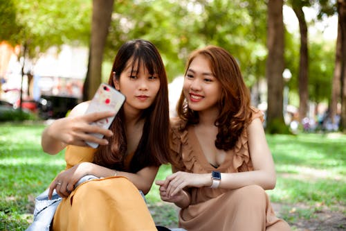 Základová fotografie zdarma na téma asijské holky, asijské ženy, chytrý telefon