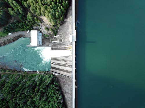 ダムの航空写真