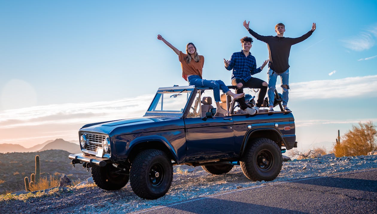 Free Photo of people on pickup truck Stock Photo