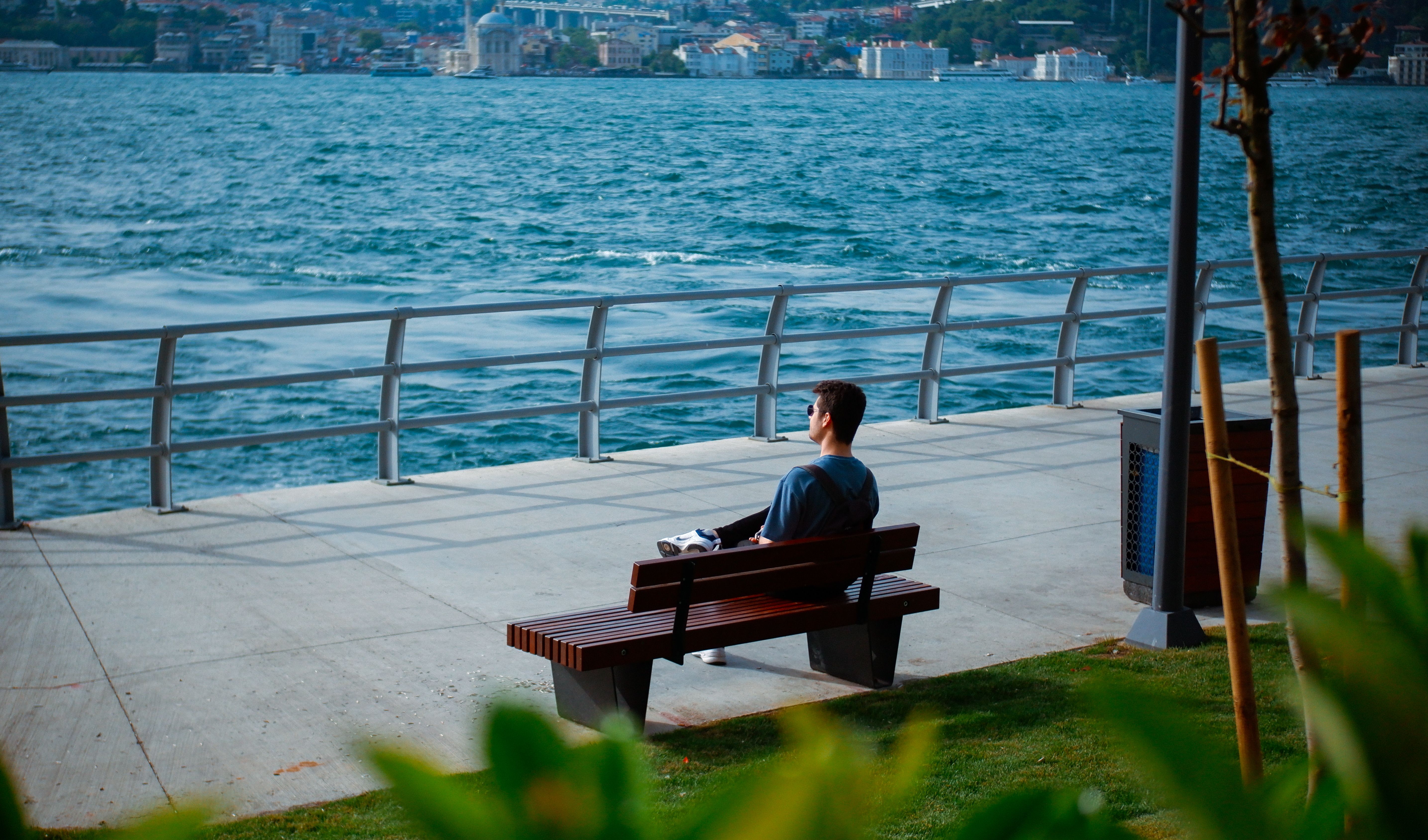 The ultimate outdoor workout: all you need is a park bench — Photo by Ferhat  Kocakaya on Pexels