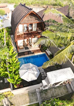 在巴厘岛的这座热带别墅，您可以探索奢华与宁静，它拥有私人泳池和郁郁葱葱的花园