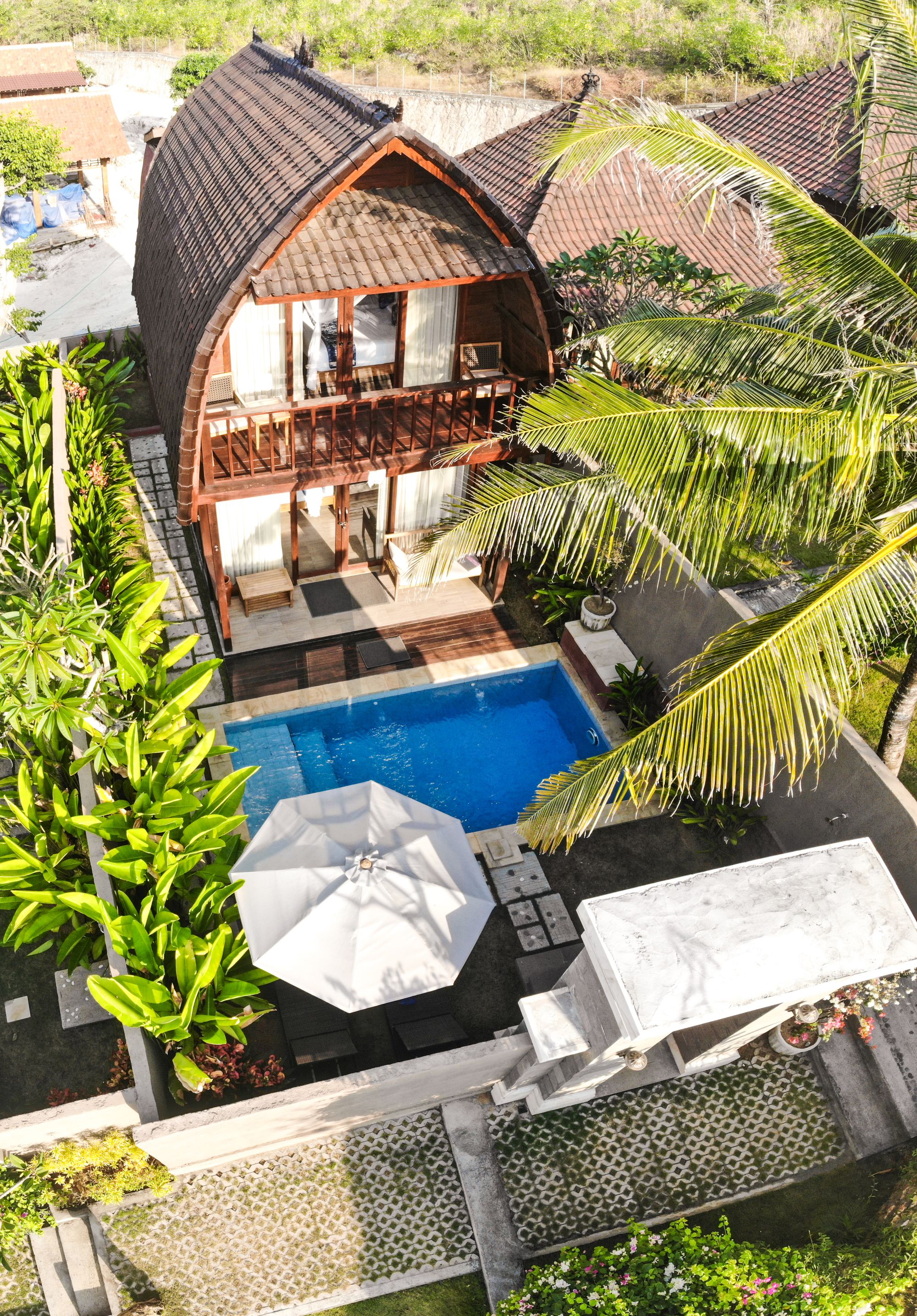 Villa tropicale de luxe avec piscine dans la jungle