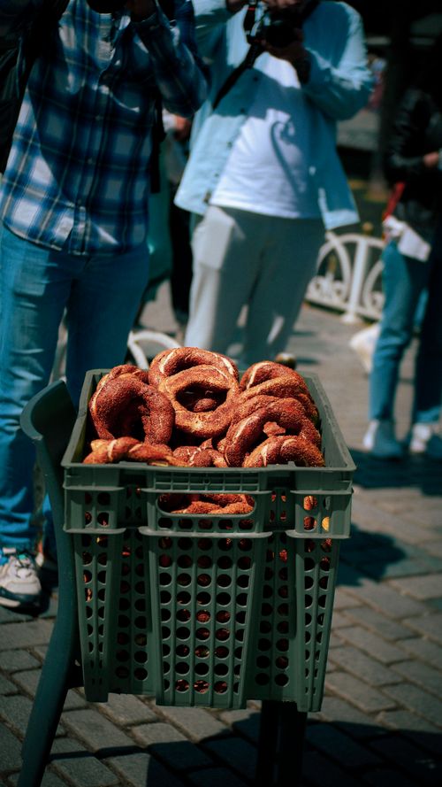 Free A bustling outdoor scene with Turkish bagels displayed in a basket on city streets. Stock Photo