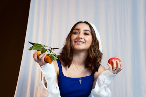 Darmowe zdjęcie z galerii z apple, dziewczyna, jedzenie