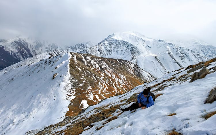 Layering Essentials for Cold Weather Hiking thumbnail