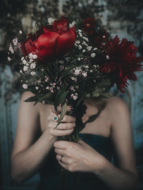 Foto profissional grátis de adulto, amor, arranjo de flores