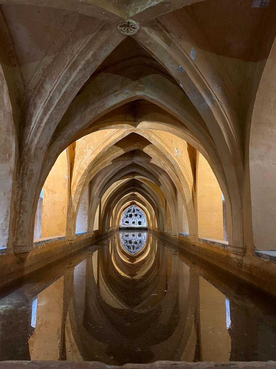 Băile Doamnei Maria de Padilla, galerie subterană din Real Alcázar, Sevilla