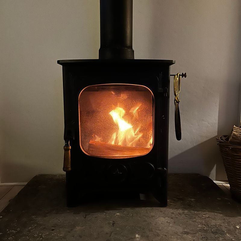 Puissance, rendement, style : le bon poêle pour votre maison.