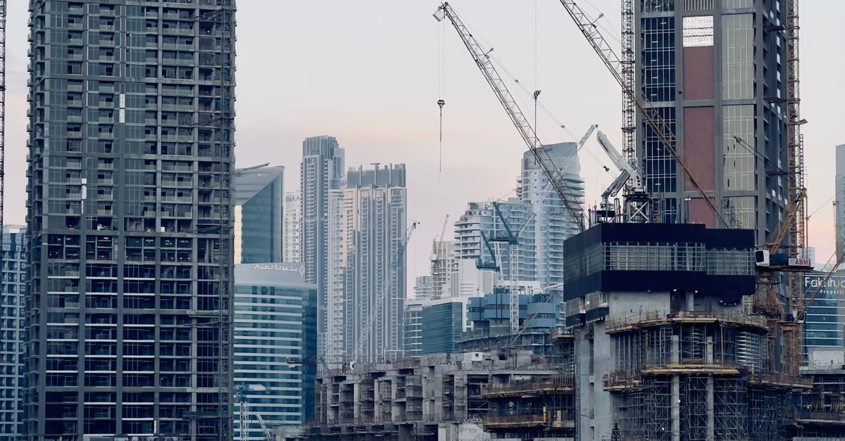 Skyscraper Builds Modern Skyscrapers by the Harbor · Free Stock Photo