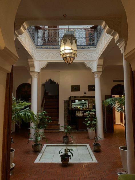 Fontaine et zellige riad médina