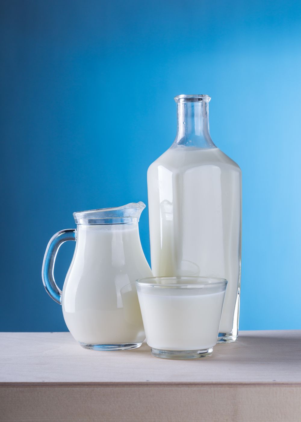 Vaso real de leche, alimento con calcio