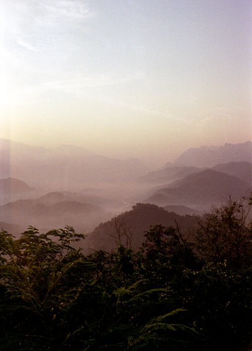 Free Misty mountain view at dawn with a serene ambiance and layered peaks. Stock Photo