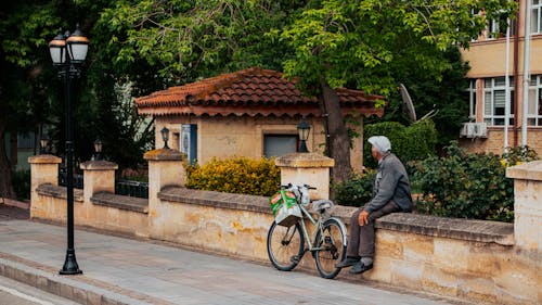 Бесплатное стоковое фото с архитектура, велосипед, город
