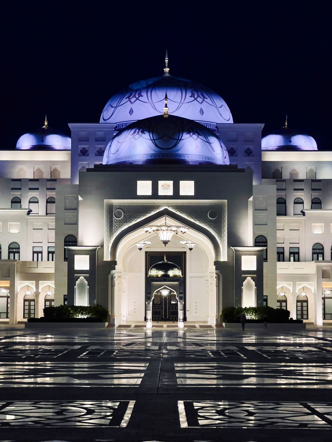 Qasr Al Watan In Abu Dhabi At Night Free Stock Photo qasr-al-watan-in-abu-dhabi-at-night-free-stock-photo