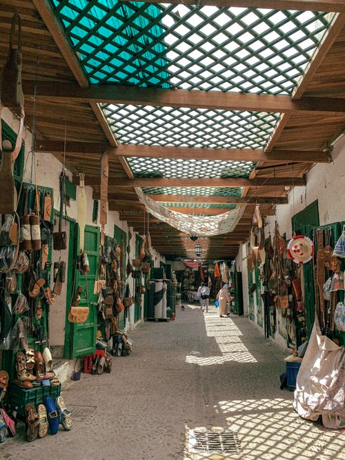 Free Explore a vibrant indoor bazaar filled with handcrafted goods and rustic decor, offering a unique shopping experience. Stock Photo