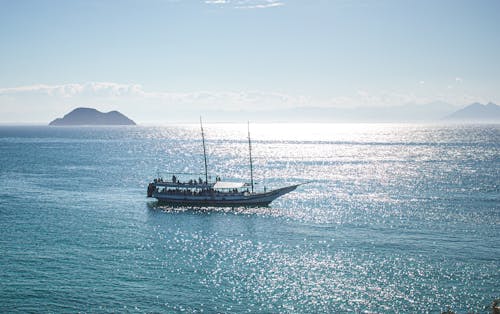 ada, araç, deniz içeren Ücretsiz stok fotoğraf